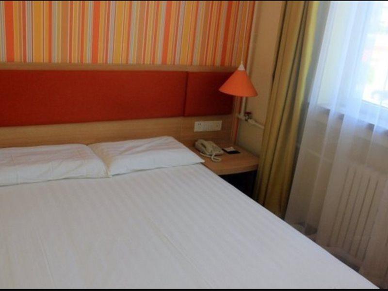 Home Inn Beijing Dinghui Bridge Wuluju Metro Station מראה חיצוני תמונה