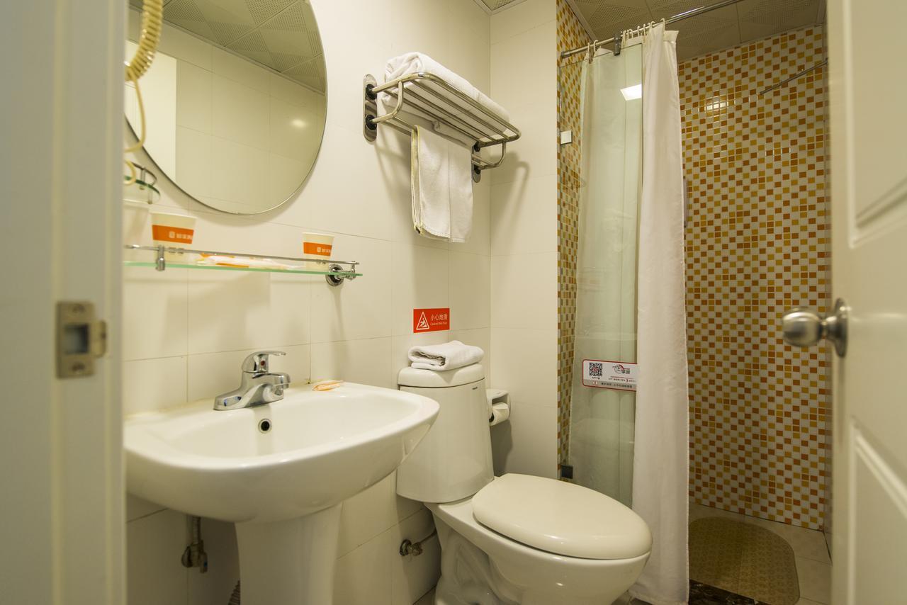Home Inn Beijing Dinghui Bridge Wuluju Metro Station מראה חיצוני תמונה