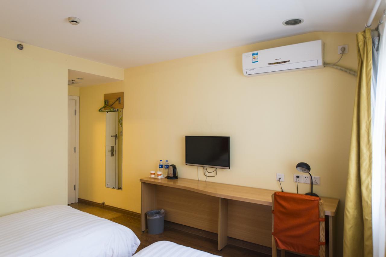 Home Inn Beijing Dinghui Bridge Wuluju Metro Station מראה חיצוני תמונה