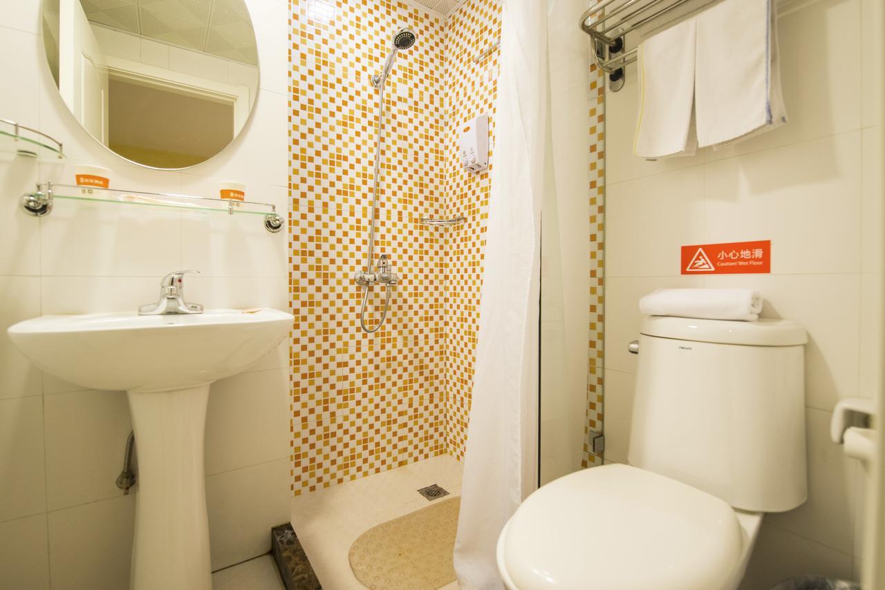 Home Inn Beijing Dinghui Bridge Wuluju Metro Station מראה חיצוני תמונה
